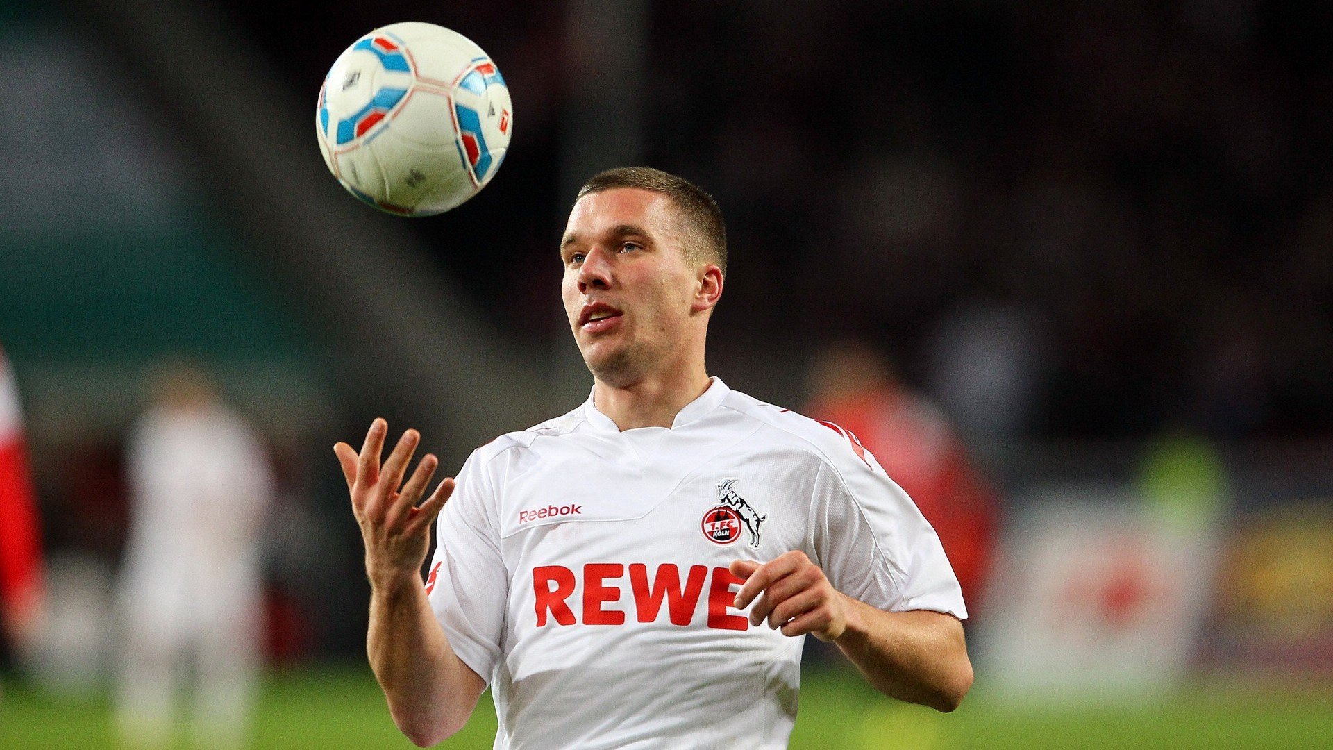 开云体育下载-克瓦拉茨赫利亚点燃赛场，利物浦节奏下的乌克兰足球革命